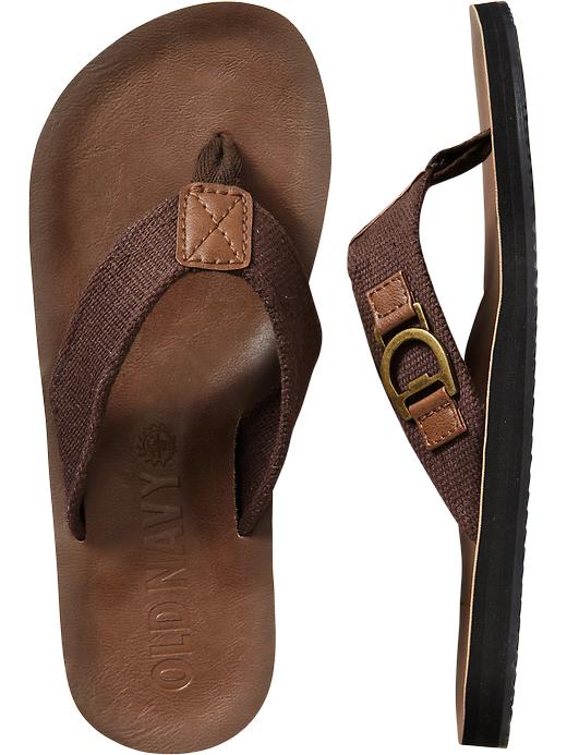 Old Navy Men’s Bottle Opener Buckle Sandals Quadeo