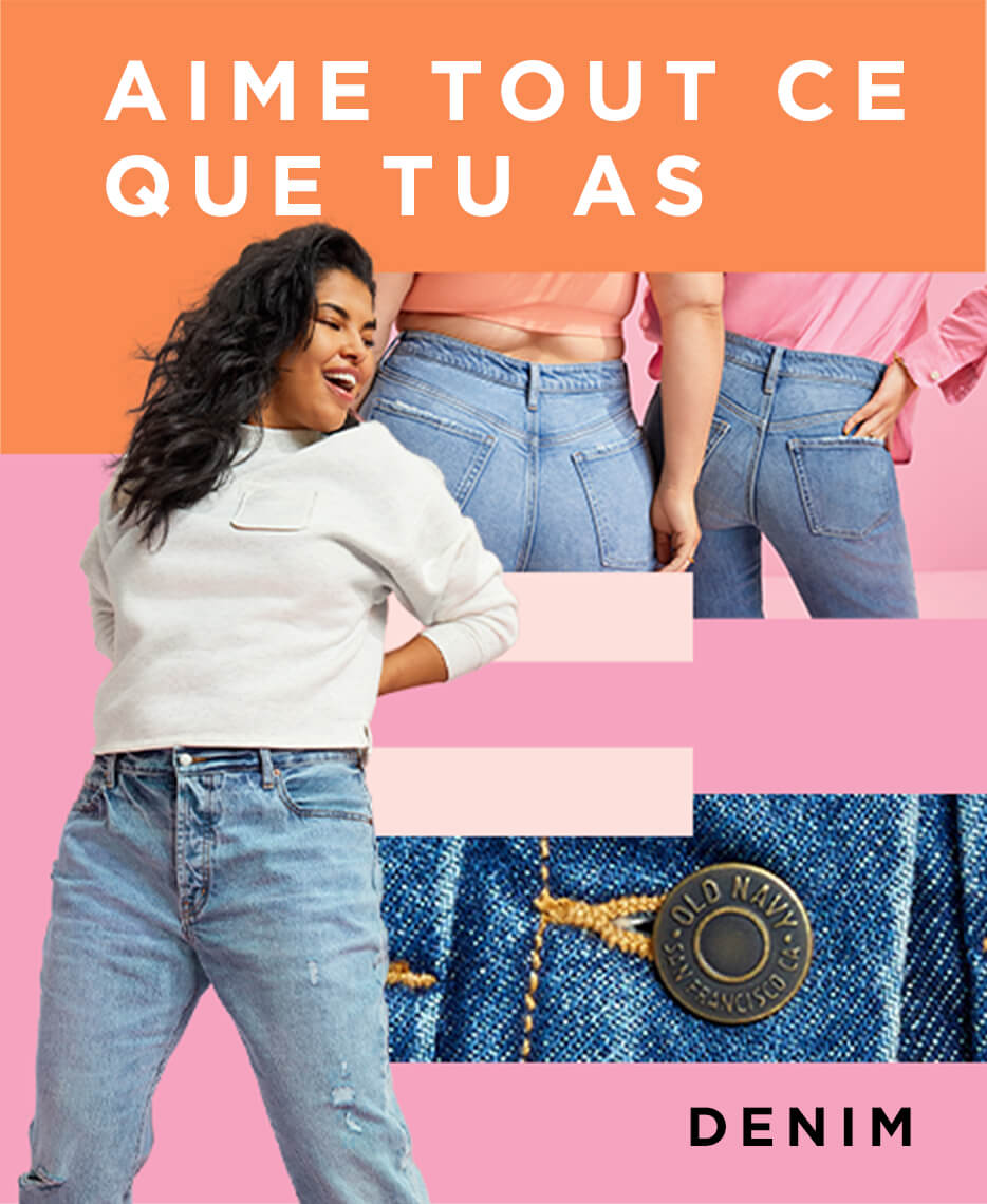 Une mannequin qui porte un jean et un haut blanc.