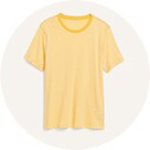 Une chemise à encolure dégagée jaune.