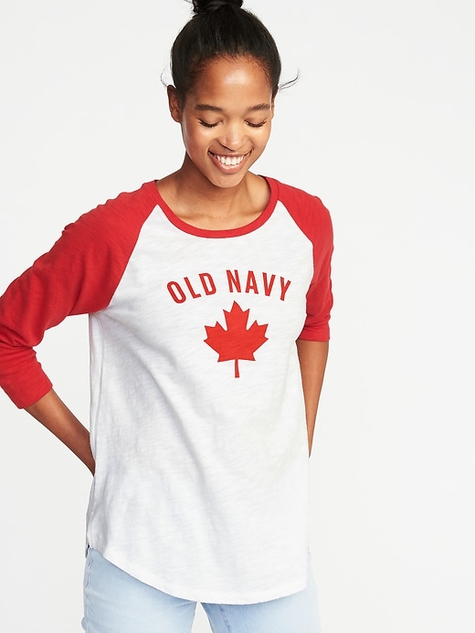 Voir une image plus grande du produit 1 de 1. T-shirt en tricot grège à logo à manches raglan pour femme