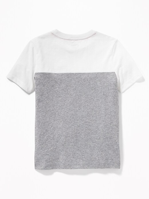 Voir une image plus grande du produit 2 de 3. T-shirt à poche avec rayures contrastantes sur la poitrine pour garçon