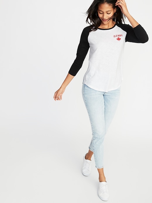 L'image numéro 3 présente T-shirt en tricot grège à logo à manches raglan pour femme