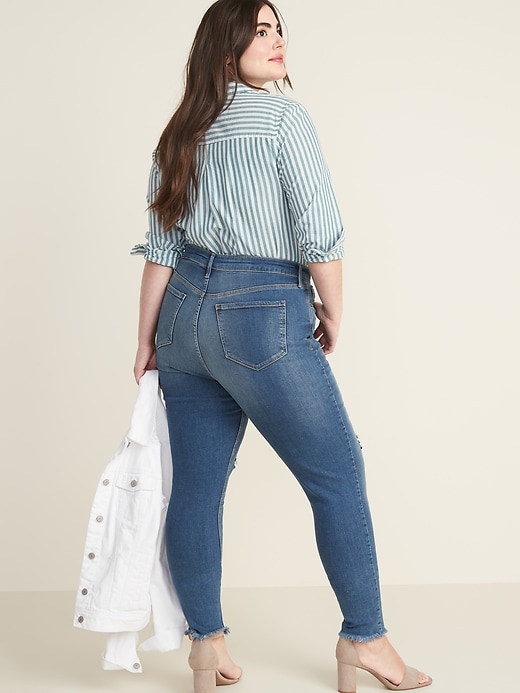 L'image numéro 7 présente Jean Rockstar poches minceur à taille haute et lisière brute, longueur à la cheville pour femme