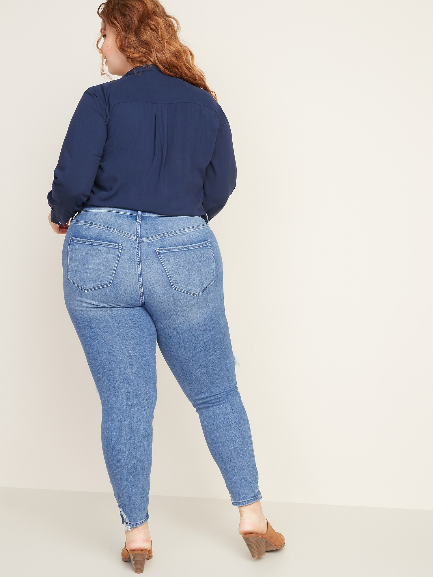 high-waisted-secret-smooth-pockets-waistband-distressed-rockstar-plus