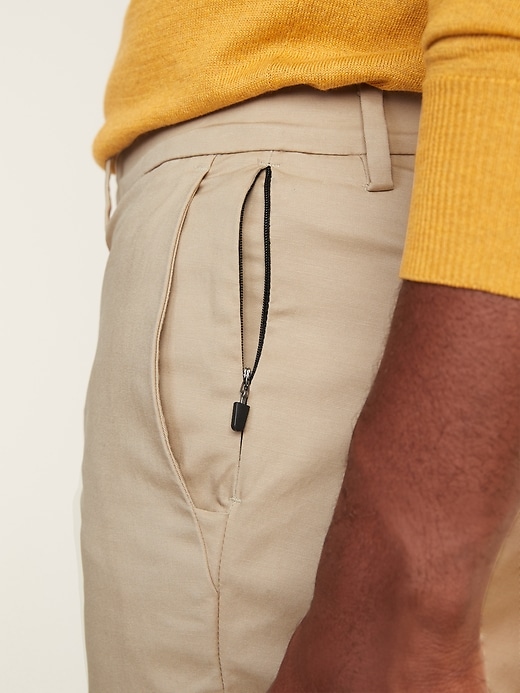 L'image numéro 4 présente Pantalon Built-In Flex Ultimate techno, coupe droite pour homme