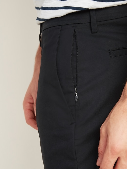 L'image numéro 4 présente L’ultime techno pantalon Built-In Flex, coupe étroite pour homme