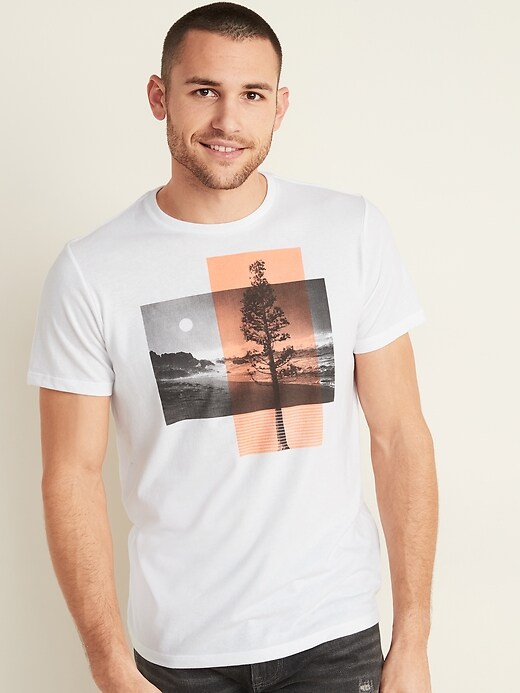 Voir une image plus grande du produit 1 de 1. T-shirt ras du cou à imprimé au fini soyeux pour homme
