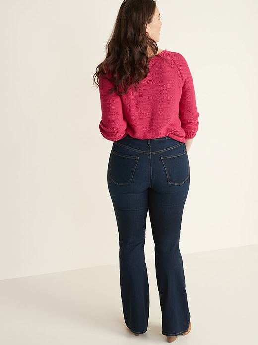 L'image numéro 7 présente Jeans à jambe évasée et à taille haute pour femme