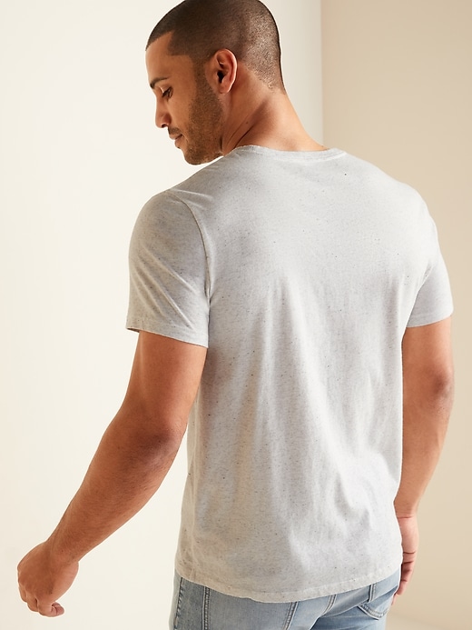 L'image numéro 3 présente T-shirt à poche à encolure ras du cou au fini lavé doux pour homme
