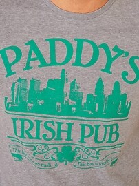 Voir une image plus grande du produit 3 de 3. T-shirt « It's Always Sunny in Philadelphia » de « Paddy's Irish Pub » pour homme