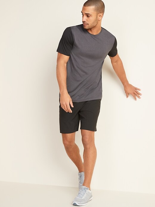 L'image numéro 3 présente T-shirt Core Go-Dry Cool à contrôle des odeurs à couleurs contrastantes pour homme