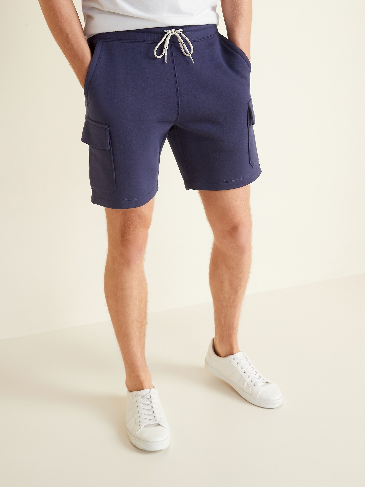 Cargo shorts outfit men