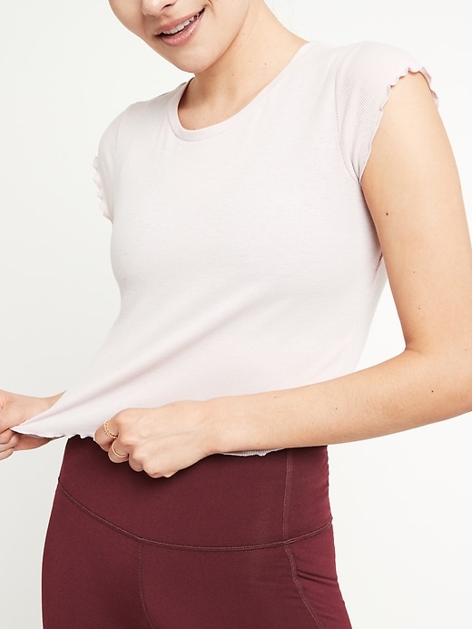 Voir une image plus grande du produit 1 de 2. Haut en tricot côtelé ultra léger à bordure ondulée pour femme