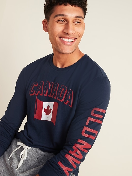 Voir une image plus grande du produit 1 de 3. T-shirt à imprimé de drapeau du Canada à manches longues pour homme