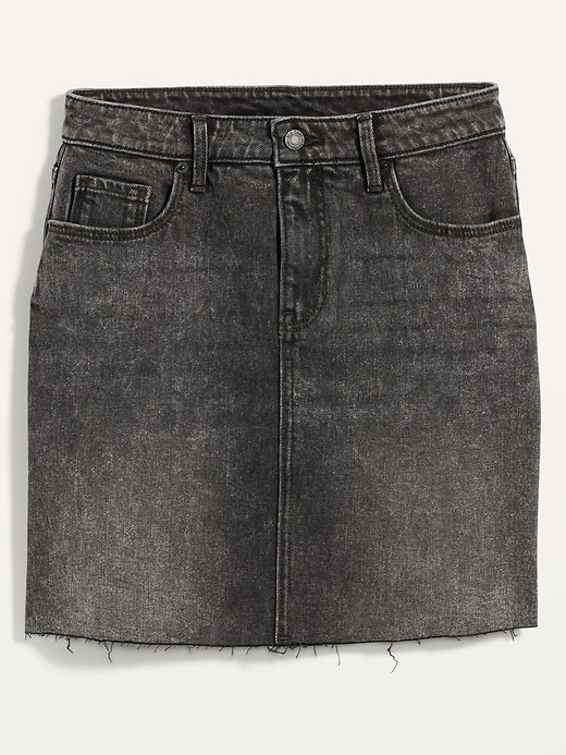 L'image numéro 4 présente Mini-jupe noire en jean à ourlet effiloché, taille haute pour femme