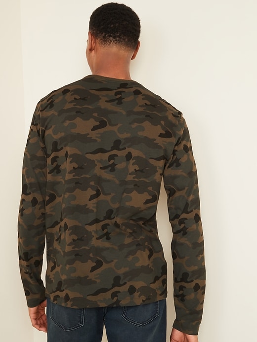Voir une image plus grande du produit 2 de 3. T-shirt à manches longues à imprimé camouflage au fini soyeux pour homme