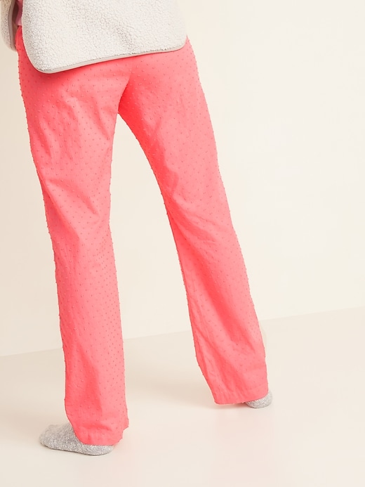 Voir une image plus grande du produit 2 de 3. Pantalon de pyjama à plumetis texturés pour femme