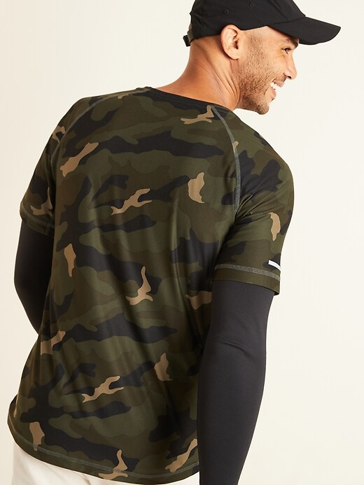 Voir une image plus grande du produit 2 de 3. T-shirt henley à imprimé camouflage Breathe ON ultradoux pour homme