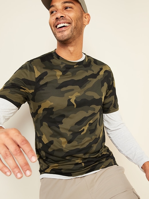 L'image numéro 1 présente T-shirt de base contrôle des odeurs Go-Dry Cool à imprimé camouflage pour homme