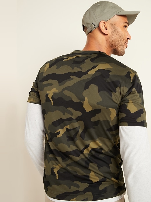 L'image numéro 2 présente T-shirt de base contrôle des odeurs Go-Dry Cool à imprimé camouflage pour homme