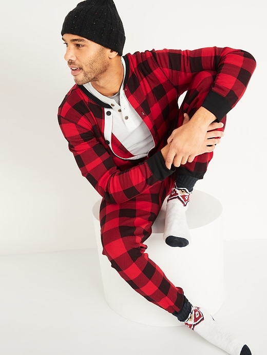 L'image numéro 1 présente Pyjama une-pièce en tricot gaufré au fini soyeux pour homme