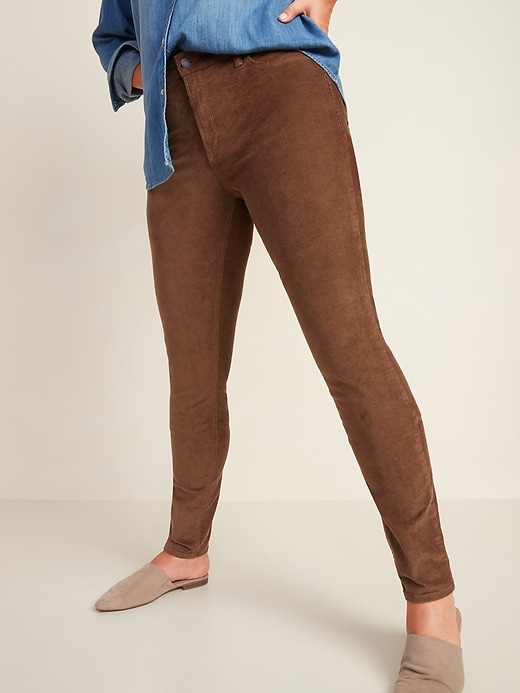 L'image numéro 1 présente Pantalon en velours côtelé Rockstar de couleur vive à taille moyenne, coupe super moulante pour femme