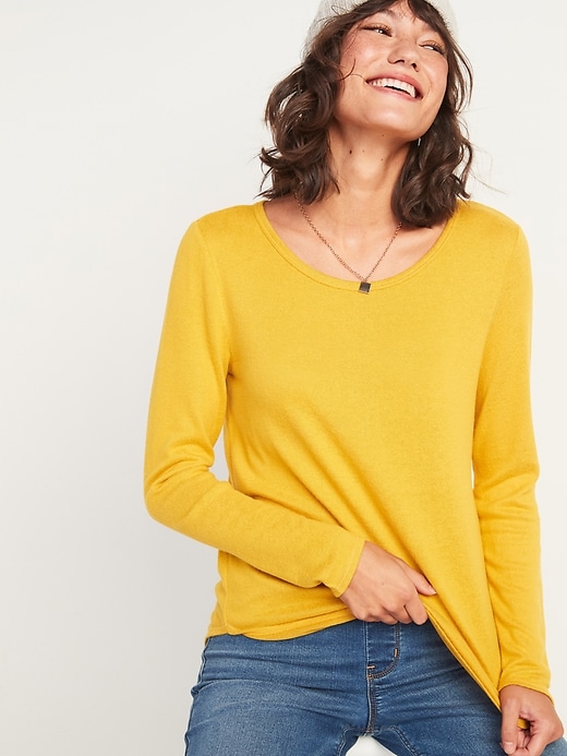 Voir une image plus grande du produit 1 de 2. T-shirt en tricot moelleux douillet à manches longues pour femme