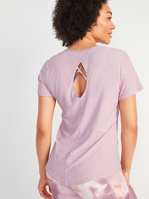 L'image numéro 6 présente T-shirt Breathe ON Performance avec ouverture en trou de serrure au dos pour femme