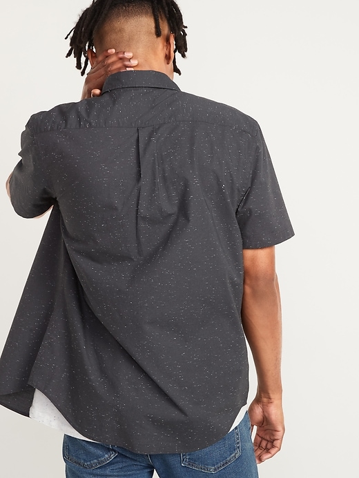 L'image numéro 2 présente Chemise quotidienne à manches courtes Built-In Flex pour homme