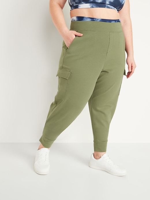 Old Navy High-Waisted Dynamic Fleece Jogger Sweatpants in