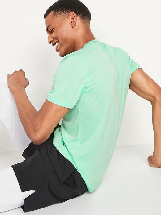 L'image numéro 2 présente T-shirt Core Go-Dry Cool à contrôle des odeurs pour homme