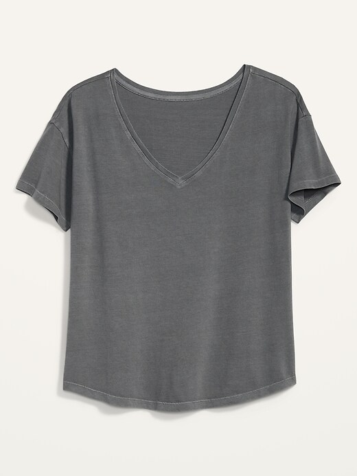 L'image numéro 4 présente T-shirt confort ample spécialement teint avec col en V pour Femme