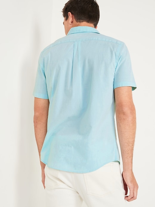 L'image numéro 2 présente Chemise quotidienne à manches courtes Built-In Flex pour Homme