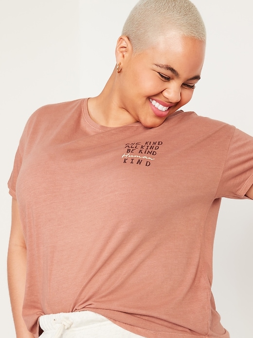 L'image numéro 1 présente T-shirt confort ample à imprimé à manches courtes pour Femme