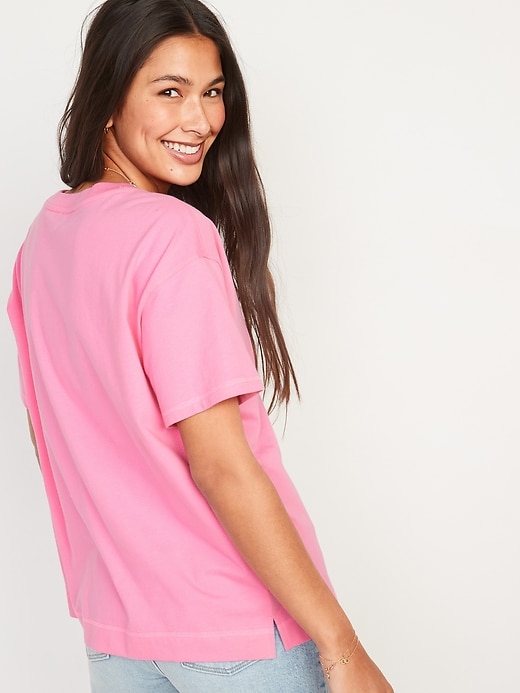 L'image numéro 2 présente T-shirt ample rétro à encolure ras du cou pour Femme