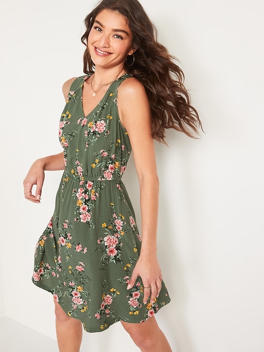 sleeveless waist defined v neck dress