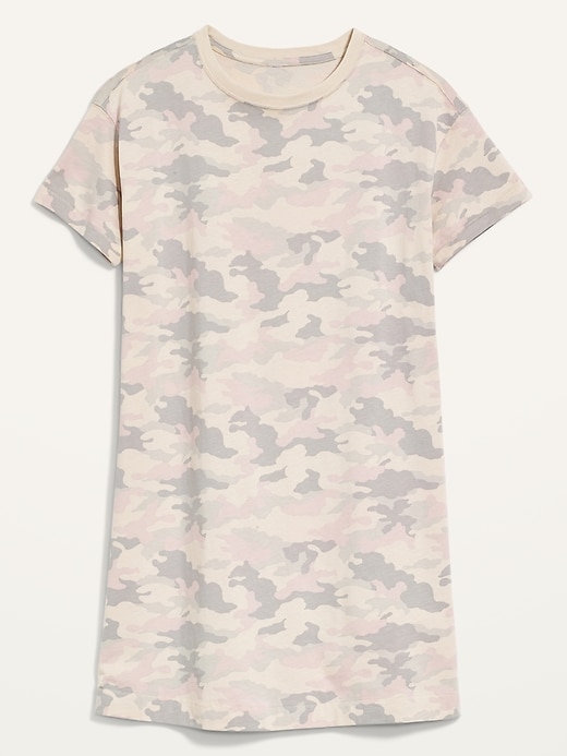 L'image numéro 4 présente Robe t-shirt ample à imprimé camouflage rétro pour Femme