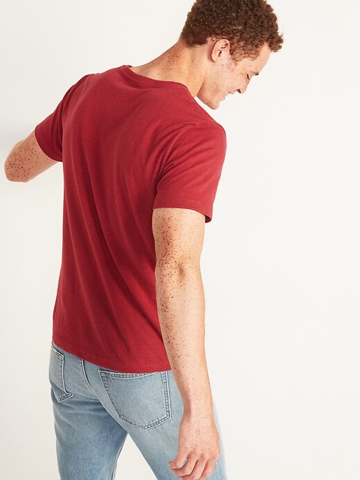 L'image numéro 2 présente T-shirt en fil flammé doux à col en V pour homme