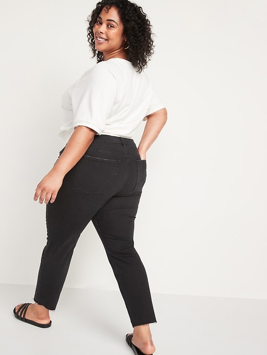 Image number 8 showing, Mid-Rise  Boyfriend Straight Cut-Off Black Jeans for Women