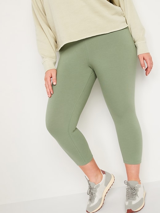 Image number 7 showing, Extra High-Waisted PowerChill Crop Leggings