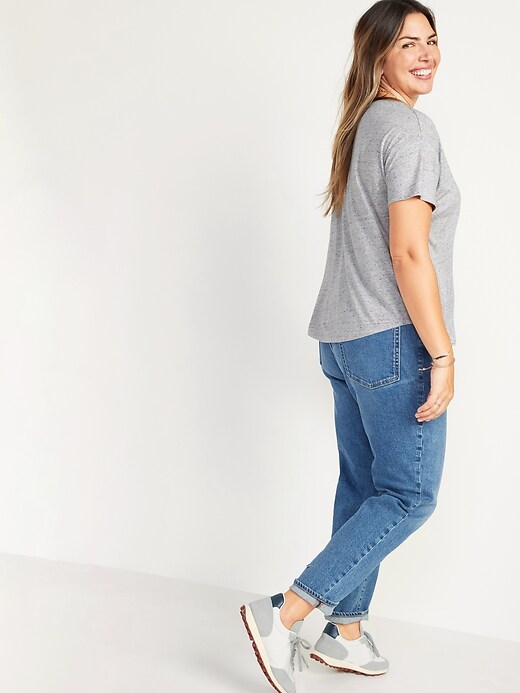 L'image numéro 2 présente T-shirt chiné ample confortable à manches courtes pour Femme