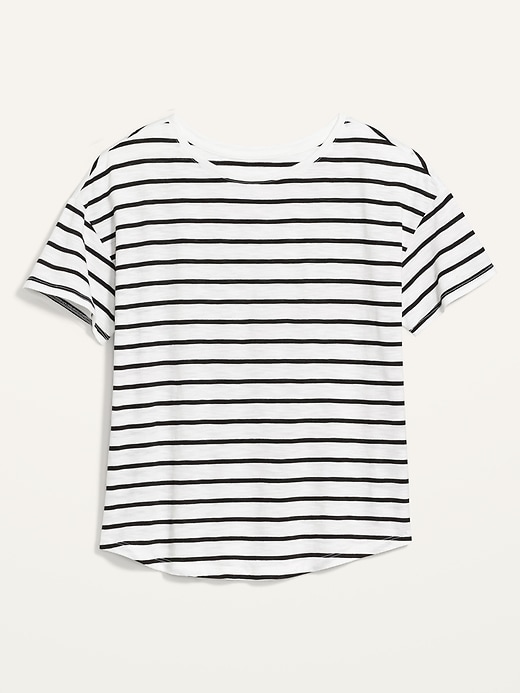 L'image numéro 4 présente T-shirt confort ample rayé à poche pour Femme