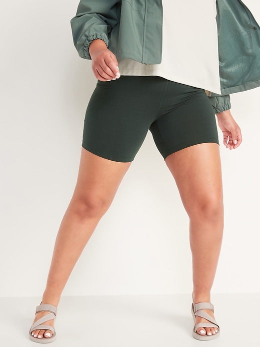 Image number 1 showing, Extra High-Waisted PowerChill Hidden-Pocket Biker Shorts -- 6-inch inseam