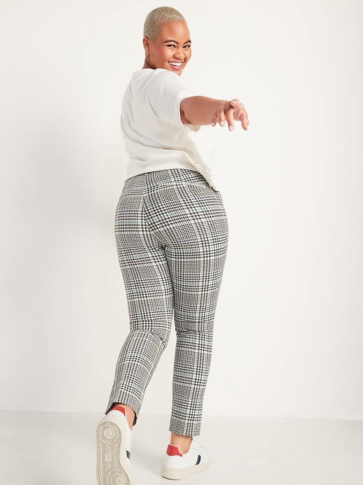 L'image numéro 2 présente Pantalon Pixie à la cheville à taille haute à imprimé pour Femme