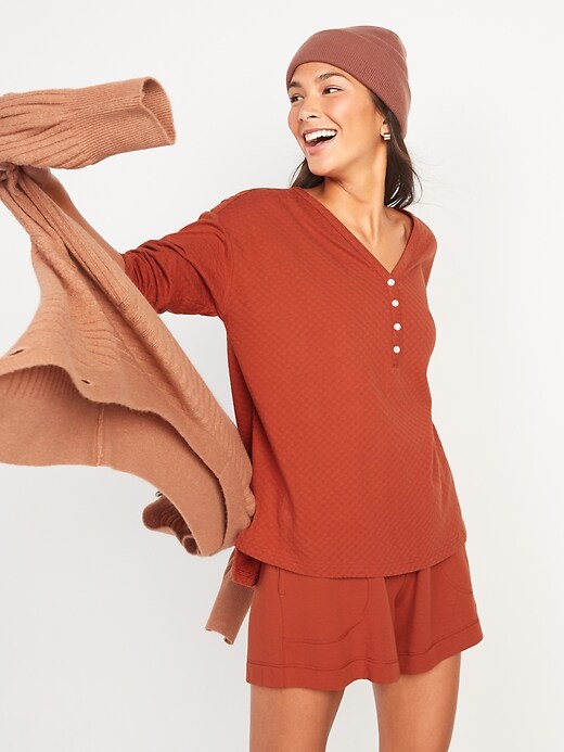 L'image numéro 5 présente Haut tunique de pyjama surdimensionné en tricot pointelle pour Femme