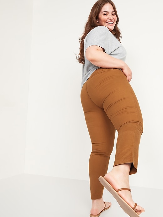 L'image numéro 8 présente Pantalon chino Pixie taille mi-basse longueur cheville pour Femme