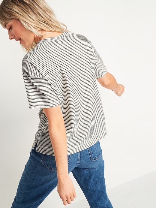 L'image numéro 2 présente T-shirt ample rétro à rayures texturées pour Femme