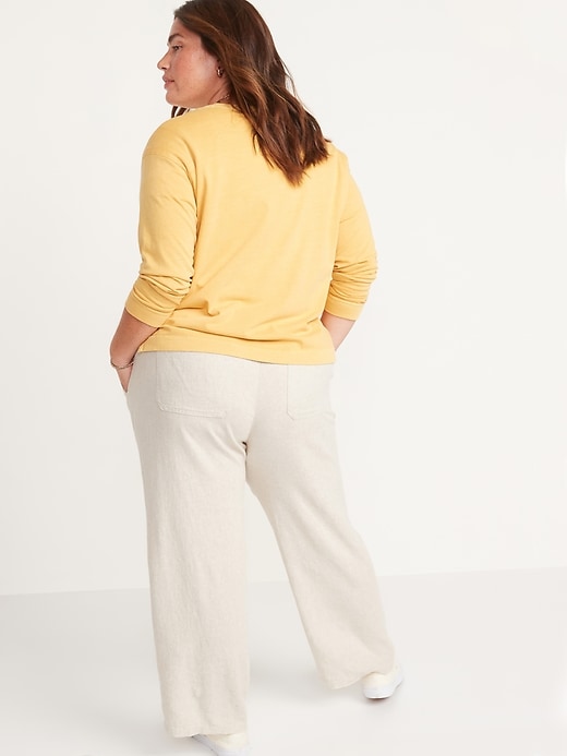 L'image numéro 8 présente Pantalon en mélange de lin à taille haute et à jambe large pour Femme