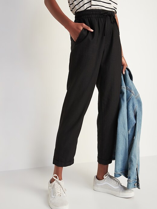 L'image numéro 5 présente Pantalon droit court à taille haute en mélange de lin pour Femme