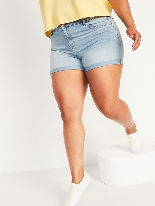 Image number 7 showing, Mid-Rise Light-Wash Jean Shorts -- 3-inch inseam